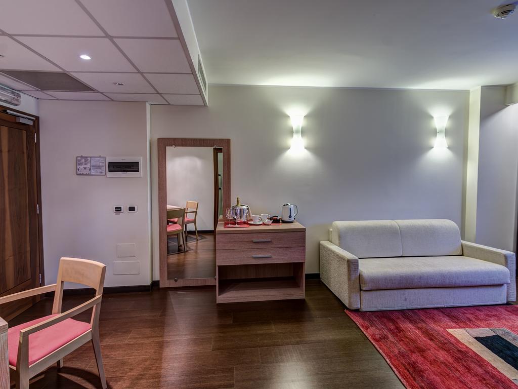 Hotel Capital Rovigo Exterior photo