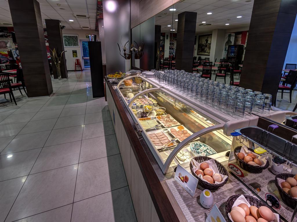 Hotel Capital Rovigo Exterior photo